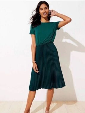 LOFT Petites Green Solid Pleated Midi Dress 12P Scoop Neck Short Sleeve NWT